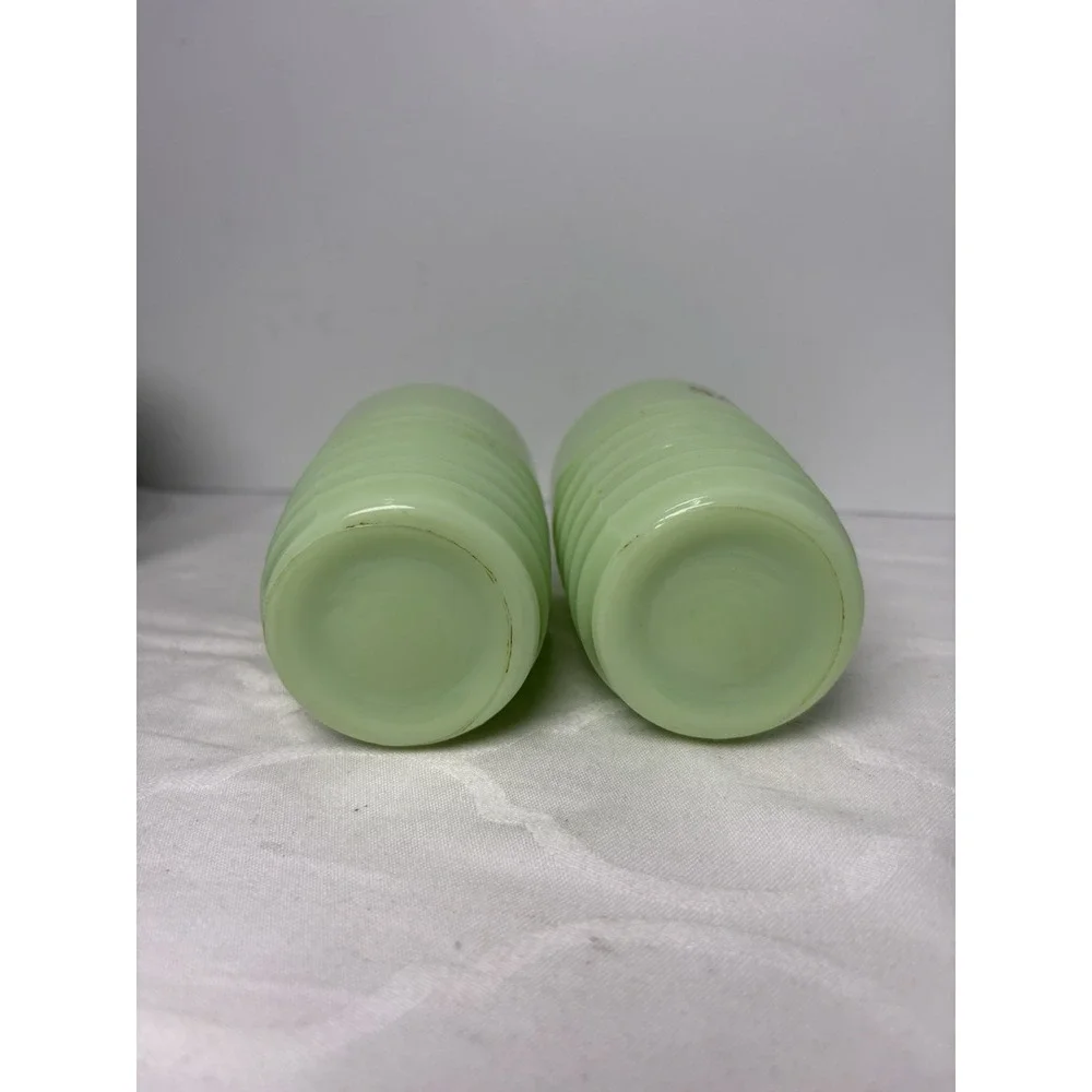 Vintage Jadeite Green Glass Salt & Pepper Beehive Uranium Shakers Set